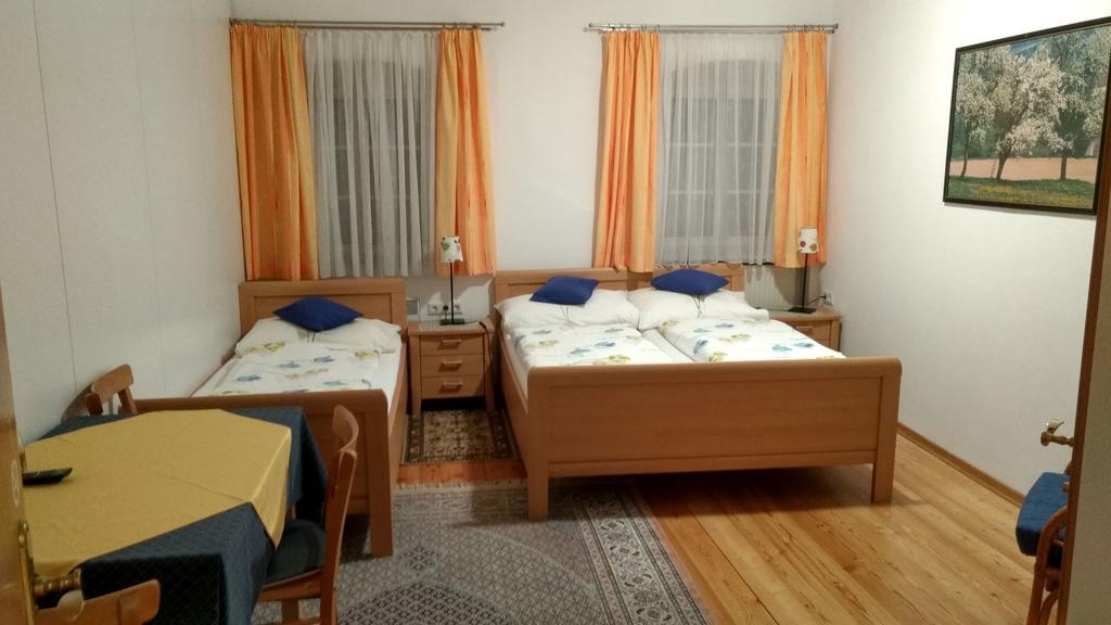 Hotel - Landgasthof Winklehner Sankt Pantaleon  Buitenkant foto